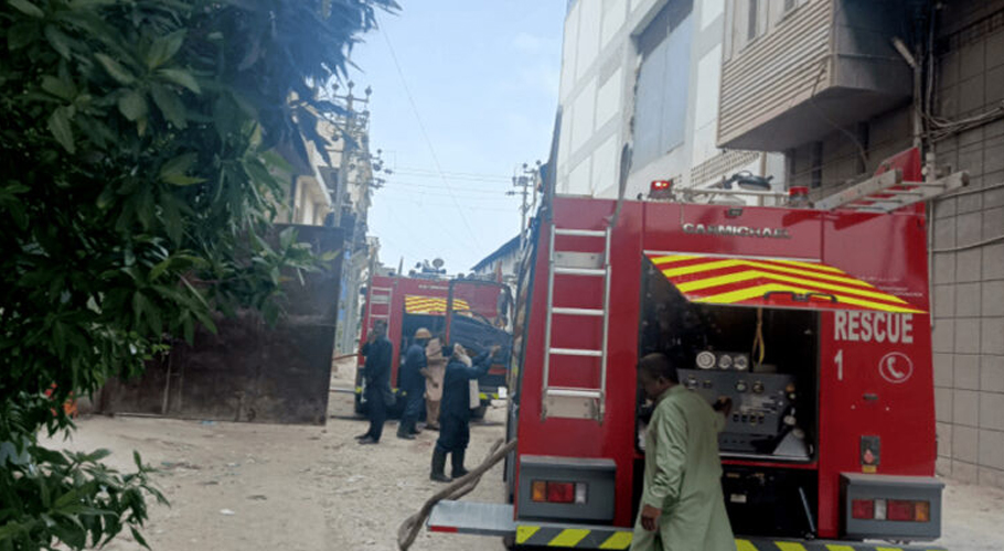 کراچی کی پلاسٹک فیکٹری میں خوفناک آتشزدگی