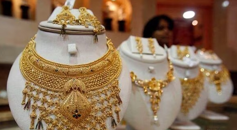 پاکستان میں سونے کی فی تولہ قیمت میں 2700 روپے کا اضافہ
