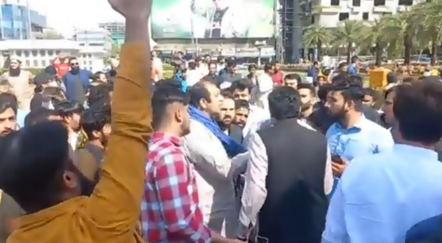عمران خان کی گرفتاری کے خلاف ملک بھر میں مظاہرے شروع
