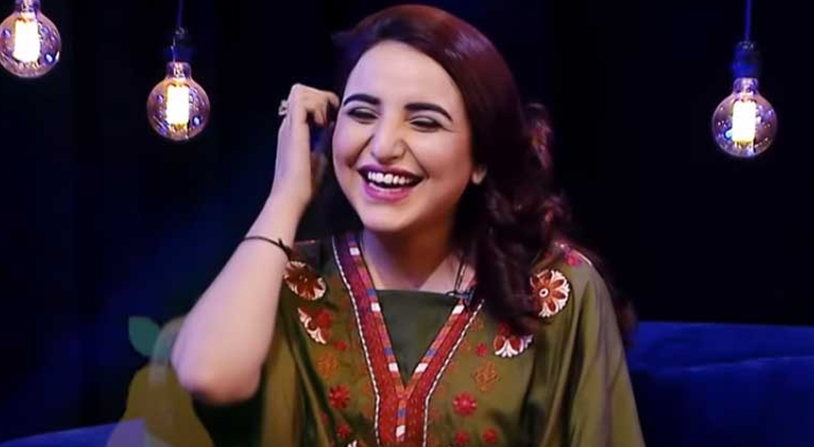 حریم شاہ نے نا معلوم سیاستدان کے ہمراہ تصاویر شیئر کردیں
