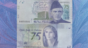گورنر اسٹیٹ بینک جمیل احمد نے 75 روپے کے نوٹ کی رونمائی کردی