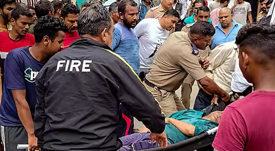 ٹرانسفارمر پھٹنے سے پل پر کرنٹ پھیل گیا، 15افراد لقمہ اجل بن گئے