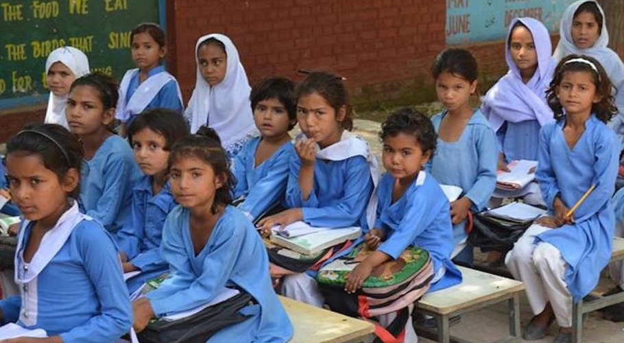 سندھ کے سرکاری اسکولوں میں ہزاروں طلبا کو مفت کتابیں فراہم نہ ہوسکیں