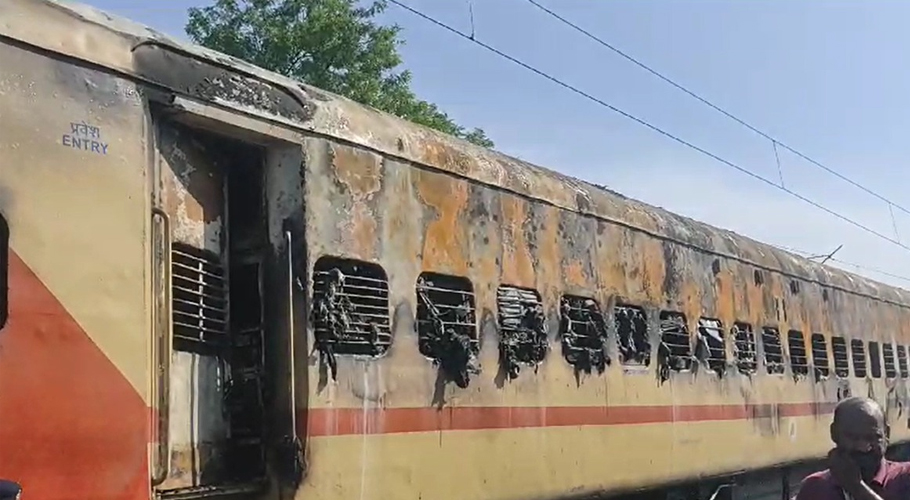 10 passengers died due to fire in the train