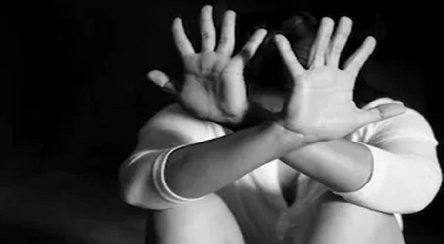 گجرات: فحش ویڈیوز بنا کر خواتین کو بلیک میل کرنے والے گینگ کا انکشاف
