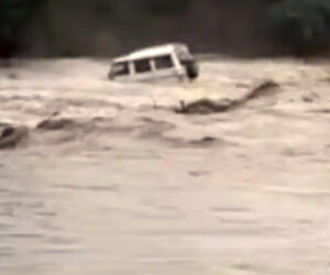 ناگپور:موسلا دھار بارشوں کے بعد سیلابی ریلے، خوفناک ویڈیو سامنے آگئی