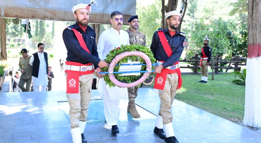 نگران وزیراعظم کا وزیراعلیٰ سیکرٹریٹ گلگت میں یادگار شہدا کا دورہ
