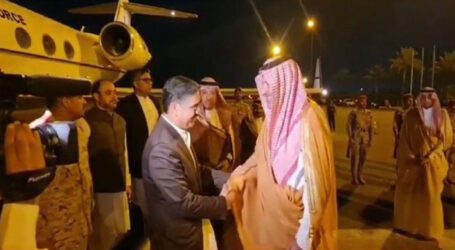 نگران وزیر اعظم عمرے کیلئے سعودی عرب پہنچ گئے