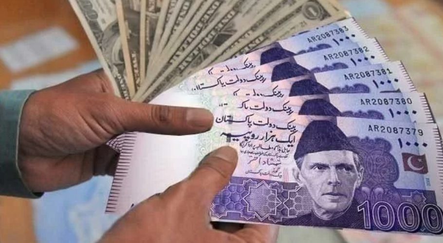 پاکستانی روپے کے مقابلے میں امریکی ڈالر کی قدر 5.07 روپے کم