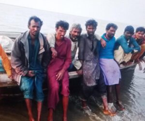 پاک میرینز  نے سگھانڈو دریا میں ڈوبتے 4 ماہی گیروں کو بچالیا