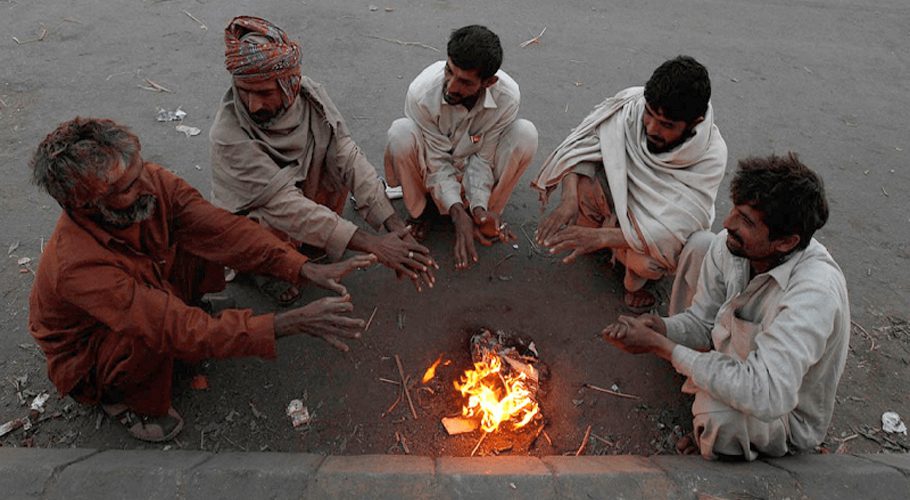کراچی میں موسم سرما کی پہلی سے بارش سے درجہ حرارت کم ہوگیا