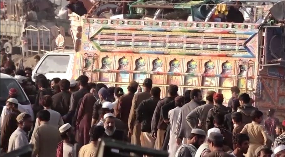 غیر قانونی مقیم