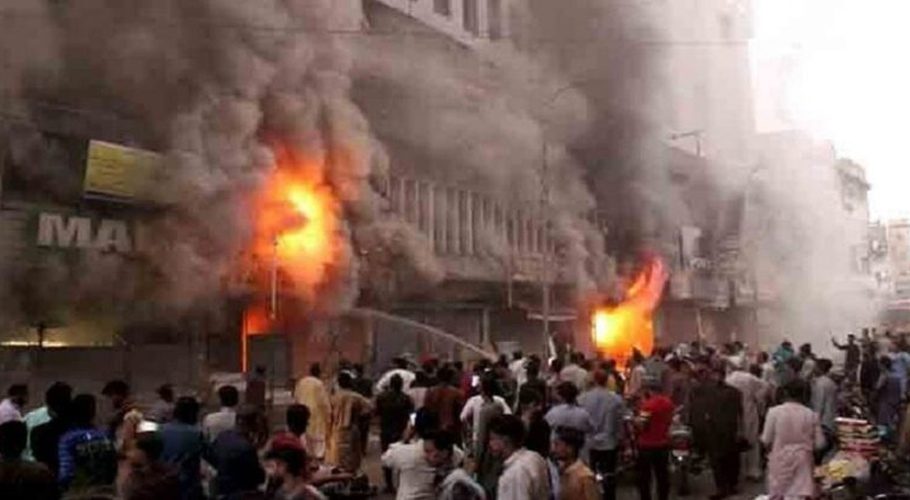 عائشہ منزل شاپنگ مال میں لگنے والی آگ پر قابو پالیا گیا، 4افراد جاں بحق