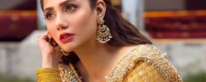 ماہرہ کی بے ساکھی کے سہارے کھڑے ہونے کی تصویر وائرل، مداحوں کو تشویش