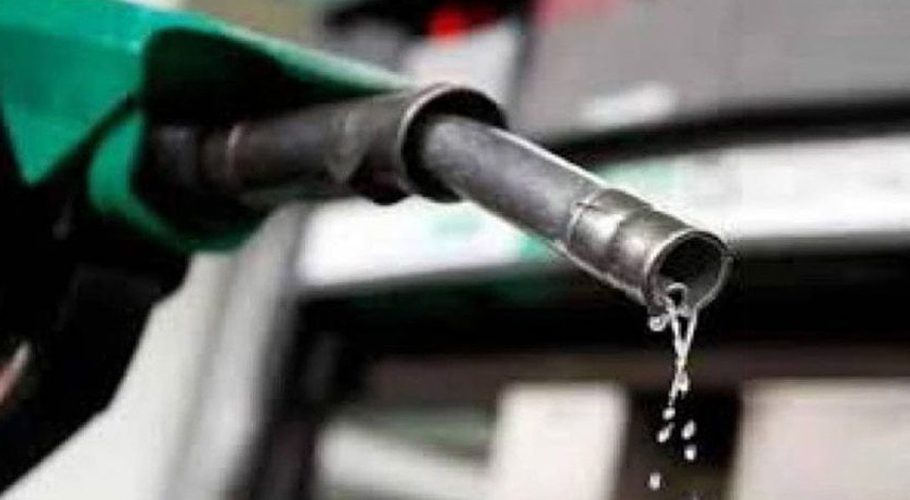 حکومت کا پیٹرول کی قیمت میں 10 روپے فی لیٹر کمی کا امکان