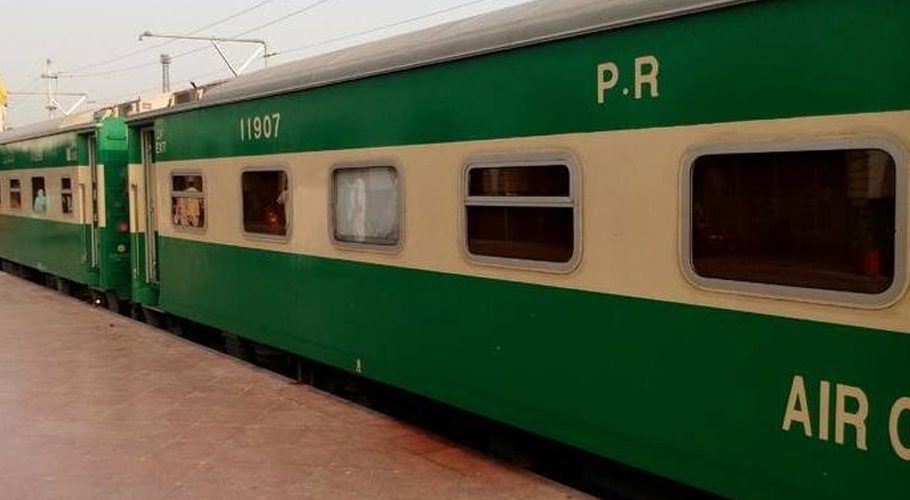 کراچی کینٹ اسٹیشن سے ٹرین سے بم برآمد