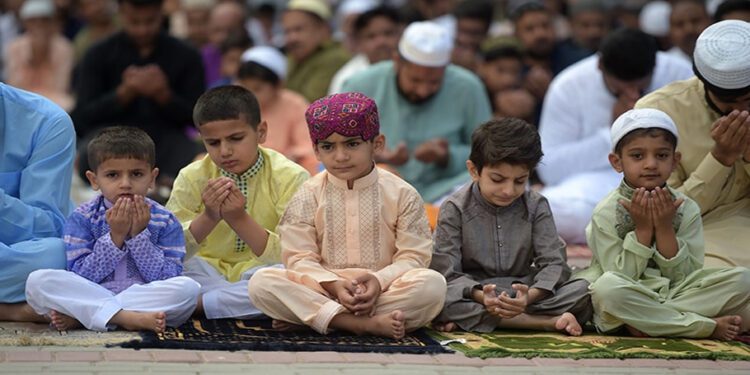 Pakistan extends solidarity to Kashmiris, Palestinians as nation observes Eid-ul-Fitr