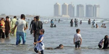 Soothing sea breeze expected to return to Karachi this evening