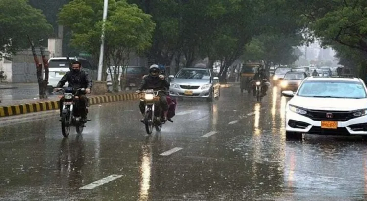 Heavy rains lash parts of Karachi with more to come
