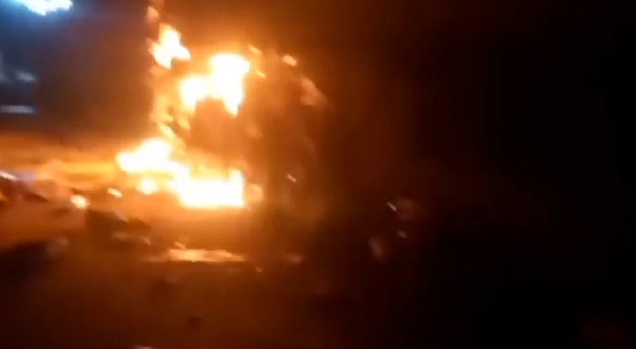 دو ٹریلرز کے تصادم