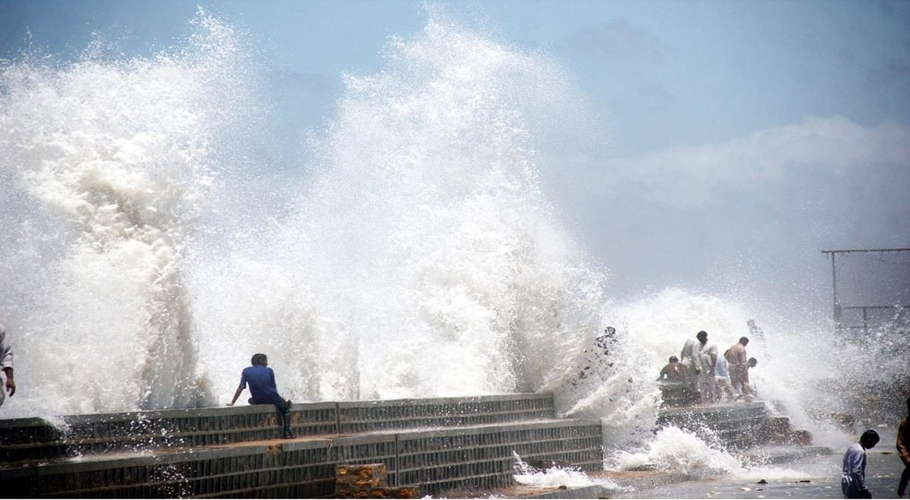 Cyclone threat to Karachi? Met office clears the air on coastal risk