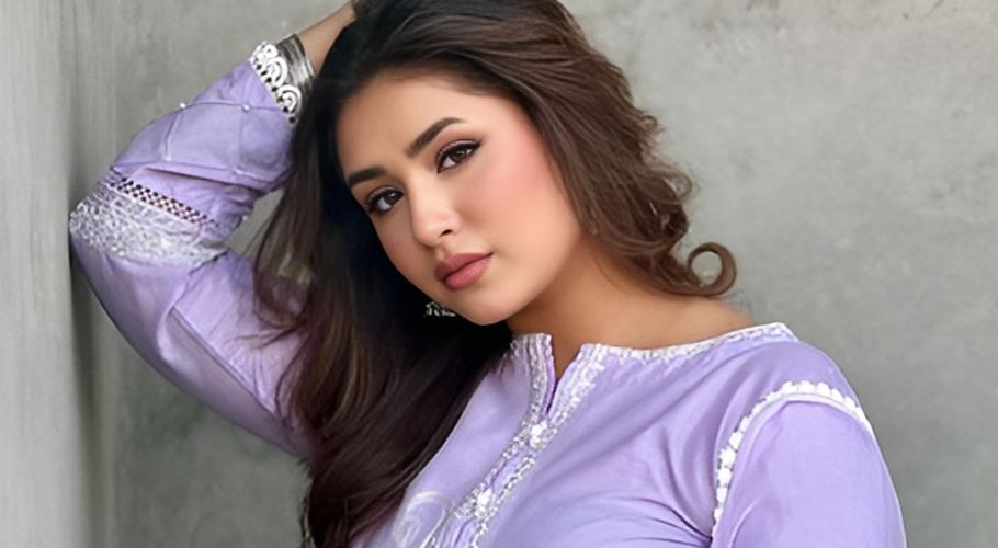 مناہل ملک