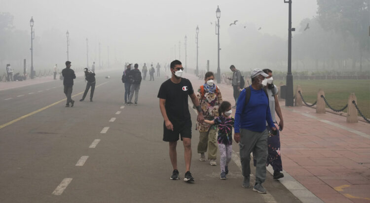 Toxic smog chokes New Delhi as pollution level hits highest this year