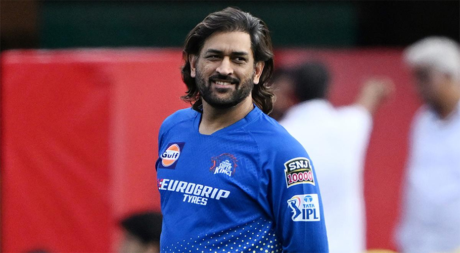 Dhoni Advises Hotel Manager to Visit Pakistan