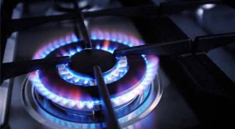Gas crisis intensifies in Karachi with unannounced loadshedding and low pressure