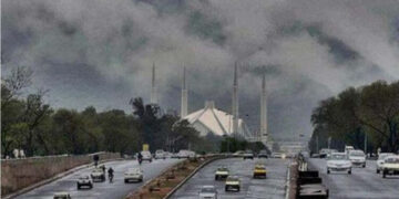 Cold wave drops Islamabad’s temperature to freezing point