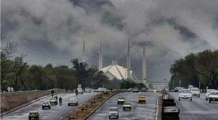 Cold wave drops Islamabad’s temperature to freezing point