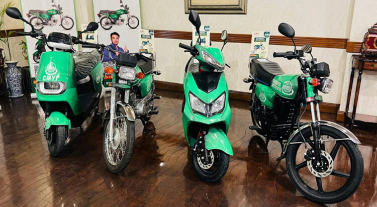 Punjab govt announces 100,000 e-bikes for students