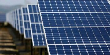 New technology enables solar panels to generate electricity at night too