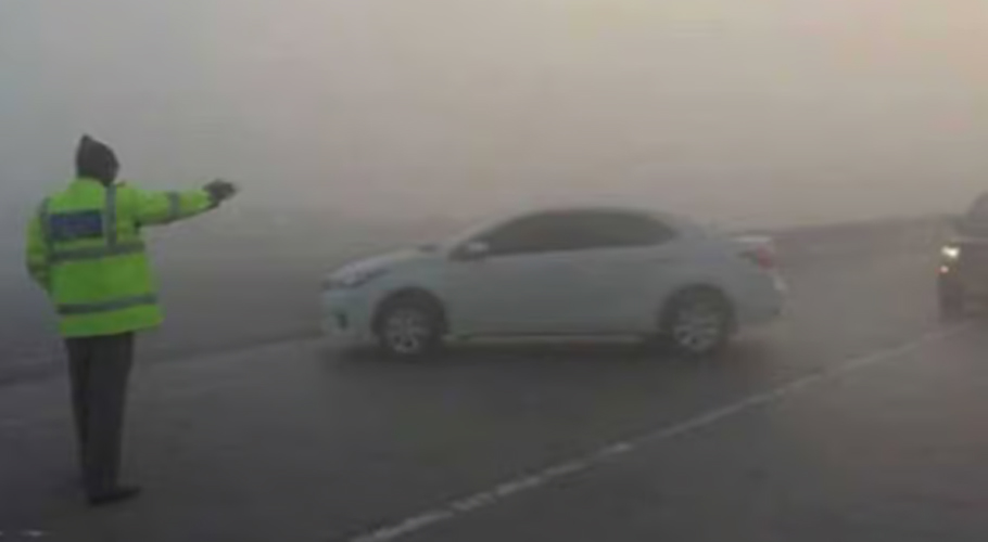 Dense fog again disrupts road traffic on motorways in parts of Punjab