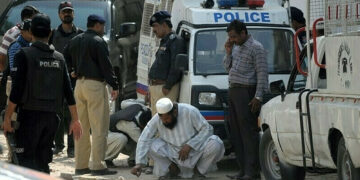 Video of alleged Karachi police encounter surfaces