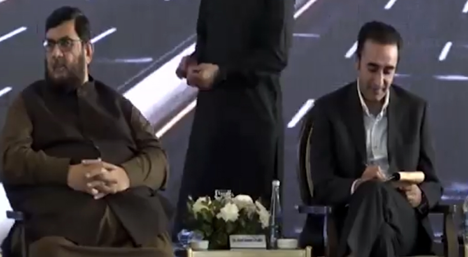 Bilawal Bhutto uses notepad as he listens to traders' grievances