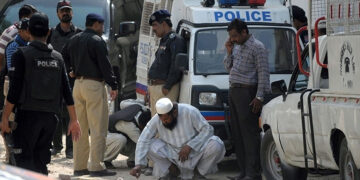Mob lynches dacoit in Baldia area of Karachi