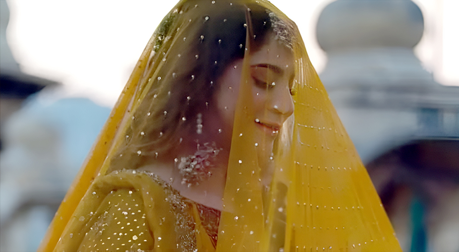Neelam Muneer shines bright at Mayun