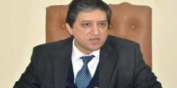 Saleem Mandviwalla Urges Finance Minister to Stop FBR from Buying Over 1,000 New Cars