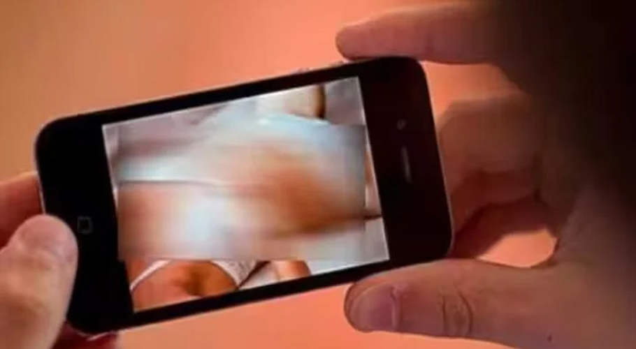 Ex-Boyfriend Sent Obscene Pictures of Girl to Fiancé in karachi