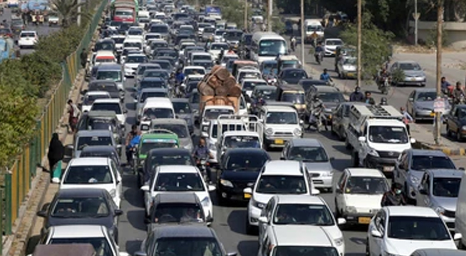 Karachi’s University Road Closure Triggers Traffic Chaos