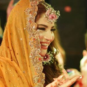 Neelam Muneer shines bright at Mayun