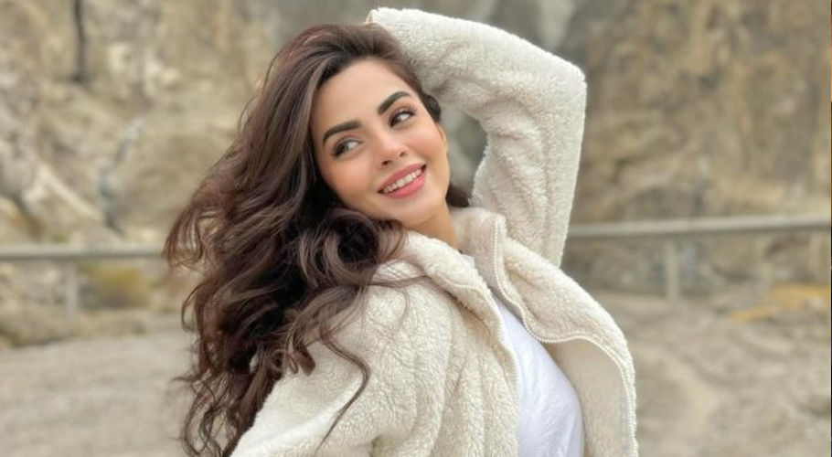 Fans slam Komal Meer for her transformation in latest shoot!