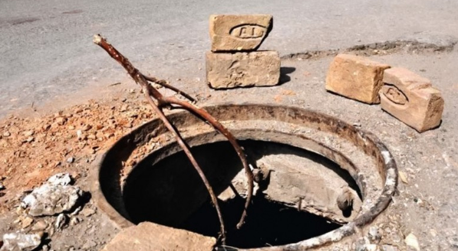 Three-year-old drowns in manhole in Karachi's Surjani Town