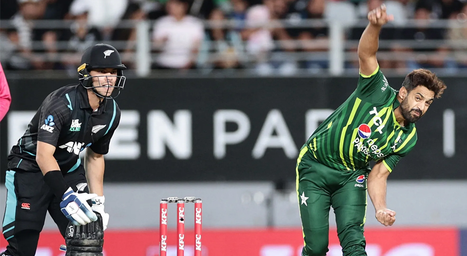 New Zealand Sets a Target of 321 Runs for Pakistan