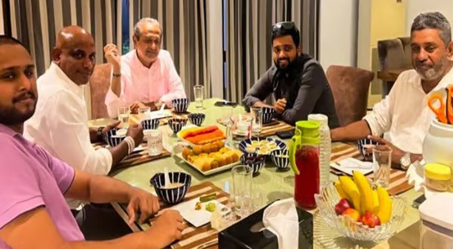 Cricket legend Sanath Jayasuriya observes fast with Muslim friends