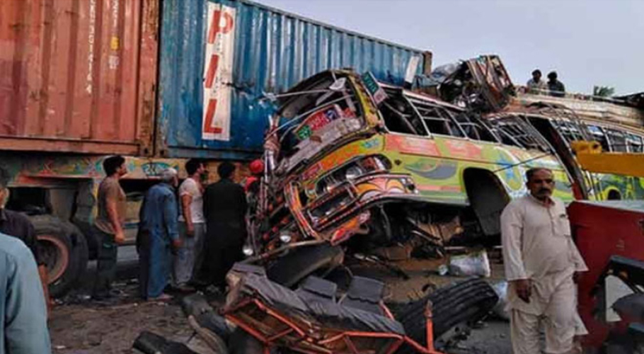 Traffic accidents claim four more lives in Karachi
