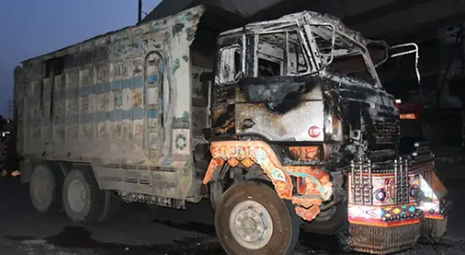ڈمپر کو آگ