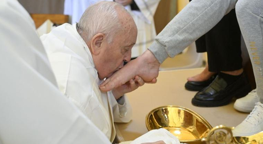 Pope Francis visits prison inmates on Holy Thursday