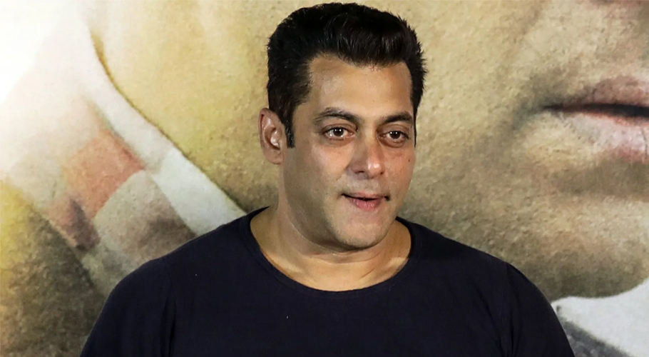 Salman Khan meets fans, pledges better scripts post Sikandar setback